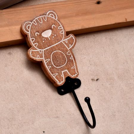 Brown Wooden Tiger Wall Hooks For Keys